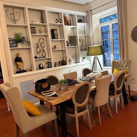 Stunning Centre 3-bed Appartamento Narbona